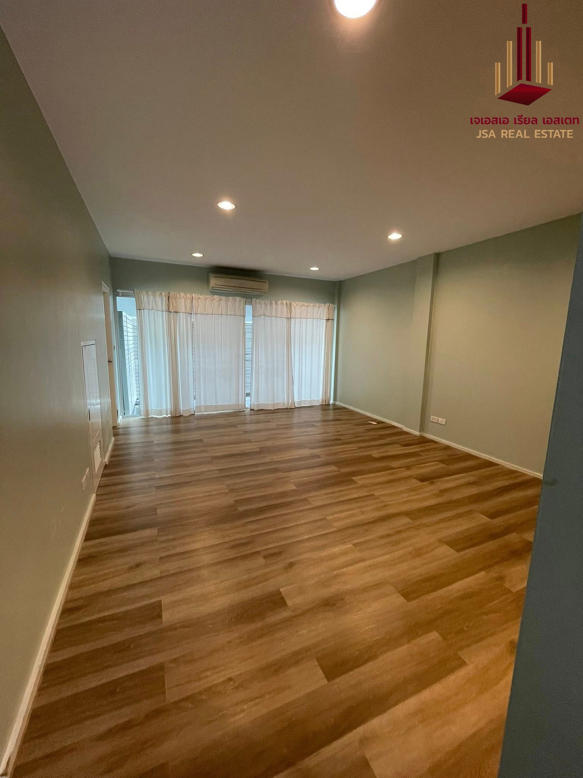 For RentTownhomePattanakan, Srinakarin : ✨ For Rent: NOBLE CUBE PATTANAKARN ✨ 💰 Only 45,000 THB/month