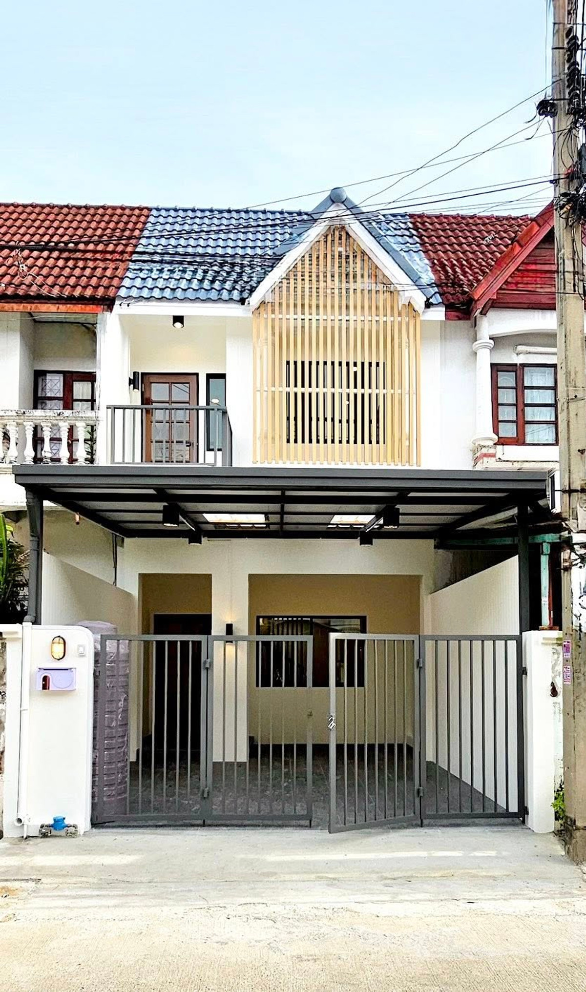 For SaleTownhomeChaengwatana, Muangthong : Renovated house for sale in Chaengwattana, 2-story townhouse, area 18 sq m, 2 bedrooms, 2 bathrooms, price only 2.54 million baht 🎉 Free transfer.