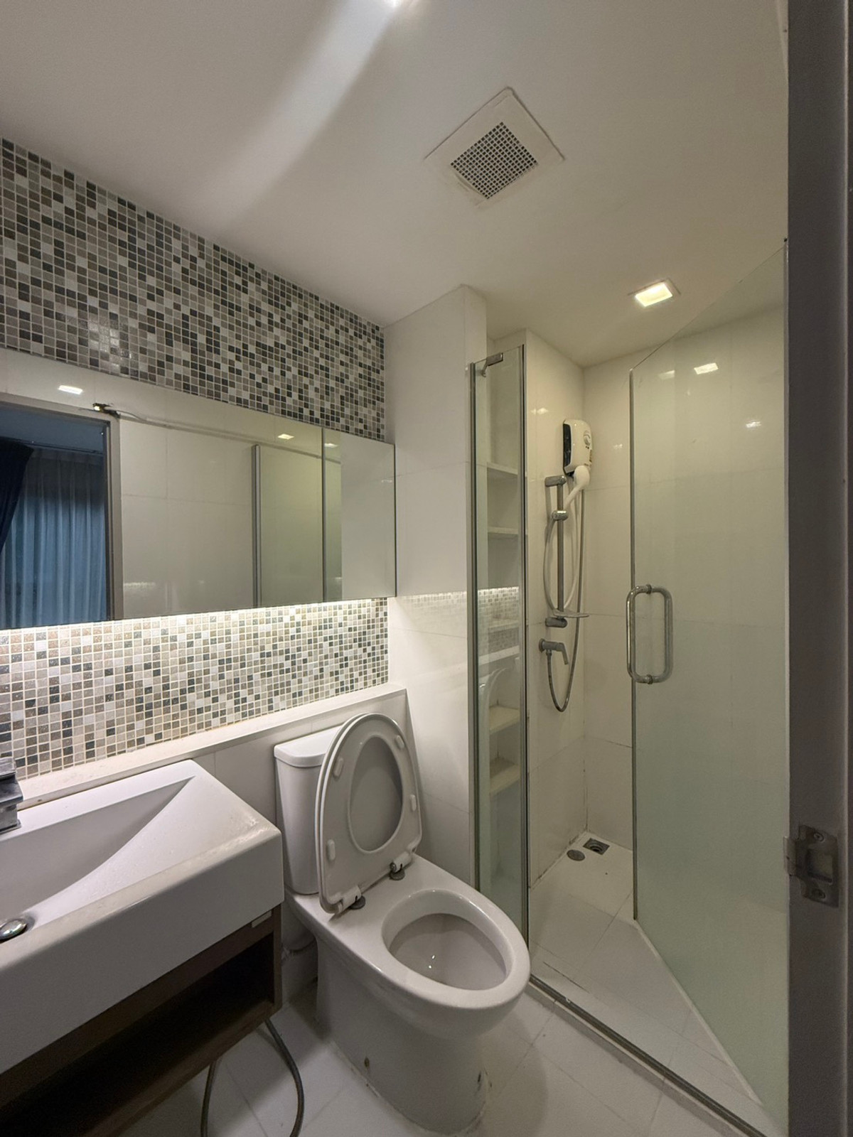 For SaleCondoBangna, Bearing, Lasalle : Condo for sale, Aspen Lasalle, beautiful room, complete with electrical appliances, furniture.