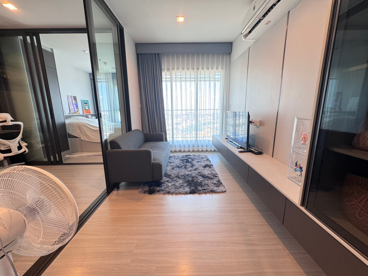 ขายคอนโดท่าพระ ตลาดพลู วุฒากาศ : ขายด่วน Life Sathorn Sierra 1 bedroom + 1 workingroom ห้องสวย วิวโล่ง นัดชมได้ครับ
