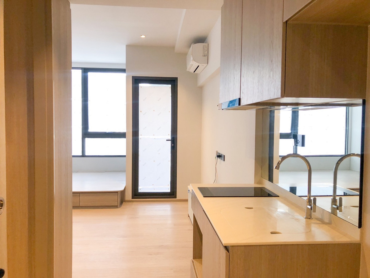 For SaleCondoWongwianyai, Charoennakor : High floor with stunning view. Fully furnished. Ready to move in. 26.17 Sq.m Condo for SALE at Reference Sathorn-Wongwianyai Just 130m to BTS Wongwianyai!!