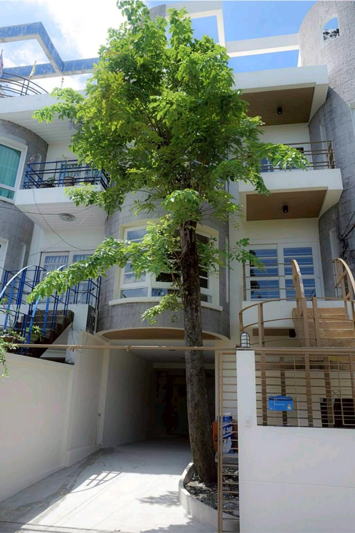 ขายทาวน์โฮมโชคชัย4 ลาดพร้าว71 : บ้านมินิมอลรีโนเวทใหม่ทั้งหลัง ทำเลใจกลางลาดพร้าว–รัชดา พร้อมอยู่ ไม่มีค่าส่วนกลาง ในราคาเพียง 11.9 ล้านบาท