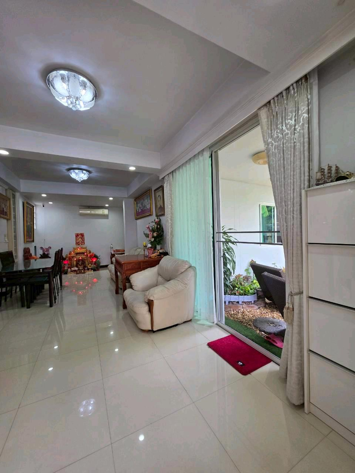 ขายบ้านโชคชัย4 ลาดพร้าว71 : 🔥 ขายด่วนลดถูก! บ้านเดี่ยวหรูพร้อมอยู่ 70ตรว. ลาดพร้าว80 เชื่อม กับถ.รัชดาภิเษก 4ห้องนอน 4ห้องน้ำ สอบถามเพิ่มเติม 📞099 415 2664