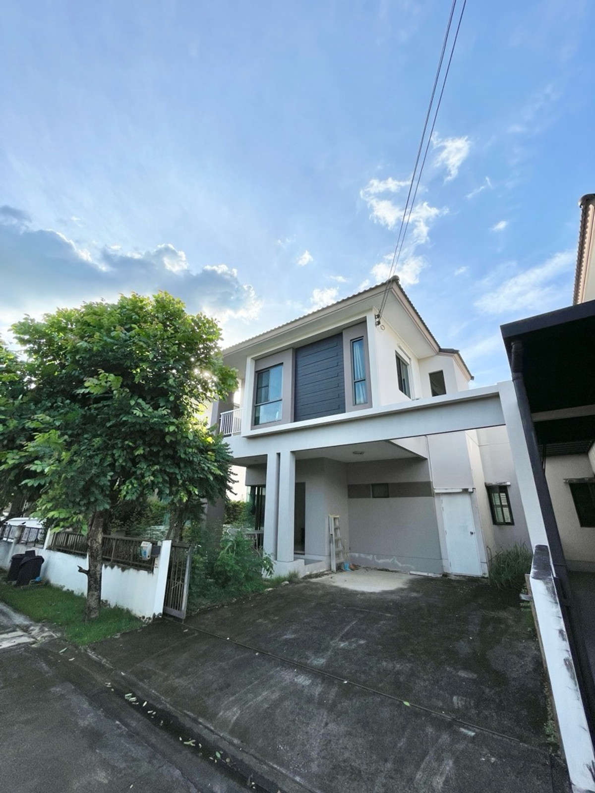 ให้เช่านนทบุรี บางใหญ่ บางบัวทอง : 🏡💖 ให้เช่าบ้านแฝดพร้อมอยู่ หมู่บ้านธนาฮาบิแทต ราชพฤกษ์-สิรินธร ตรงข้าม Central Westville เพียง 5 นาที เดินทางสะดวกสุดๆ ยินดีรับสัตว์เลี้ยงน้องหมาน้องแมวตัวเล็ก 🐶🐈🐾✨
