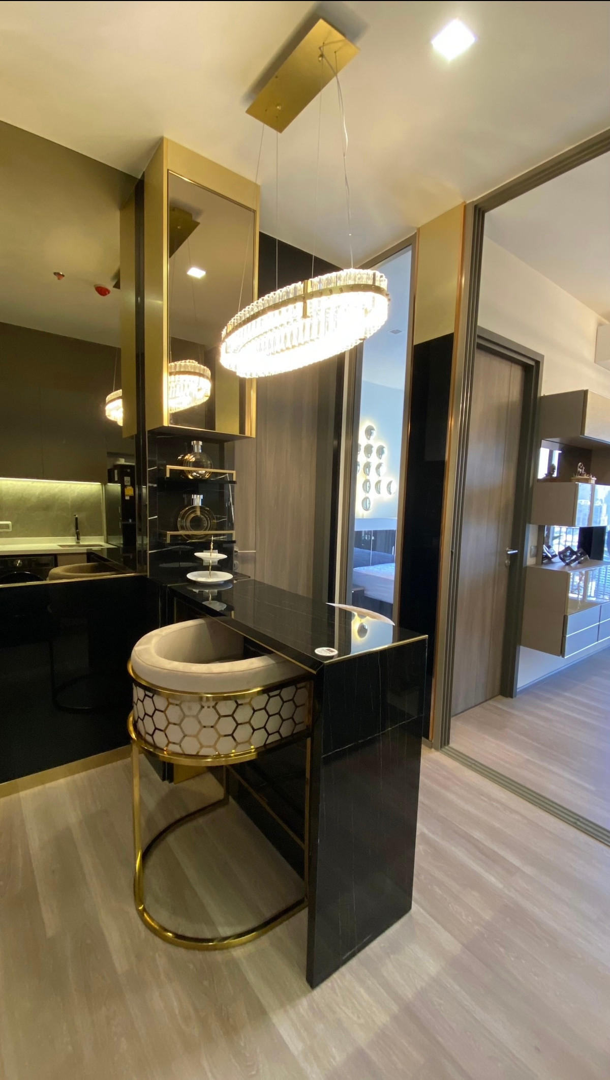 For RentCondoSathorn, Narathiwat : Beautiful room, ready to move in River view on the 31st floor, facing north.