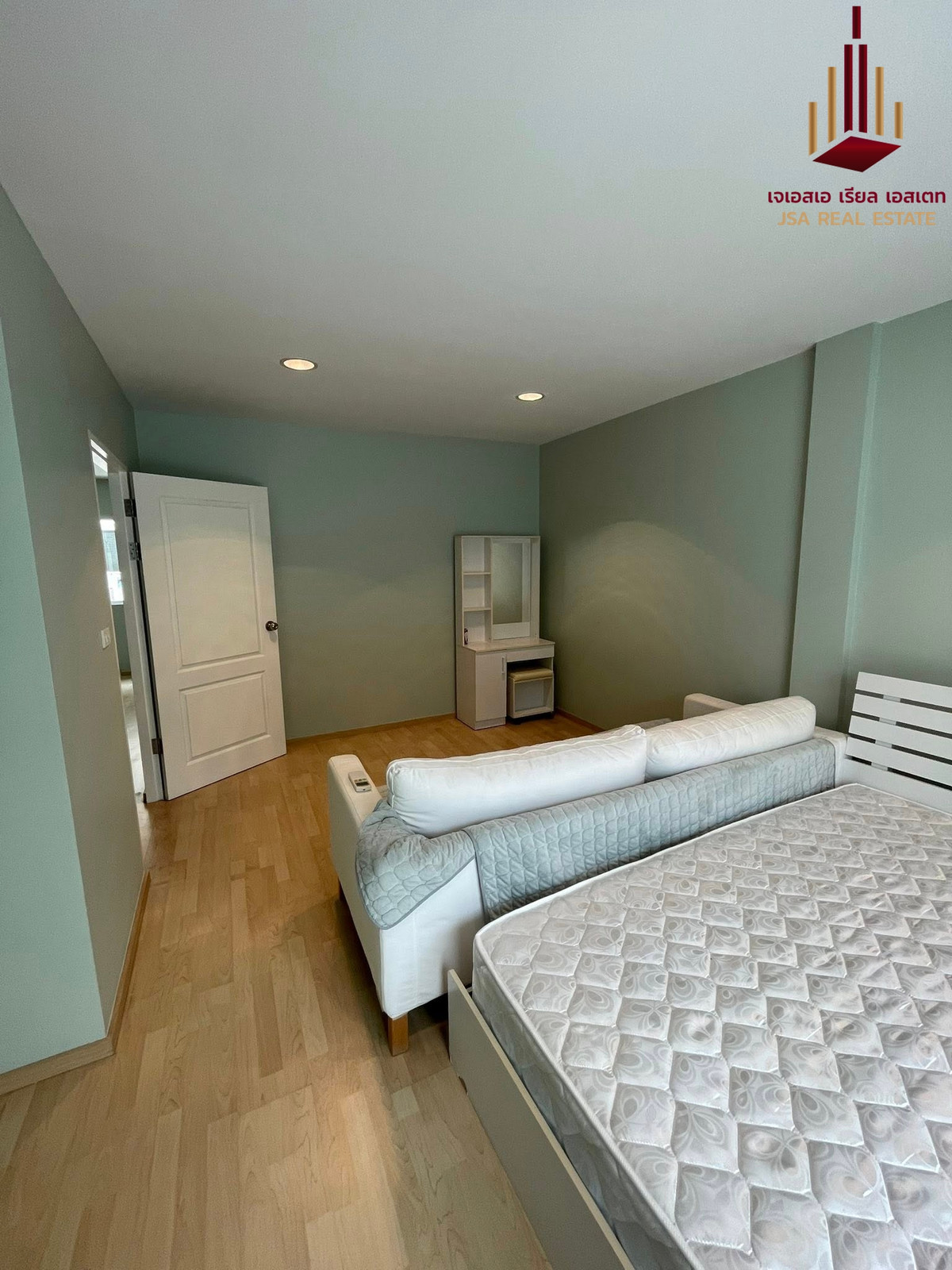 For RentTownhomePattanakan, Srinakarin : ✨ For Rent: NOBLE CUBE PATTANAKARN ✨ 💰 Only 45,000 THB/month