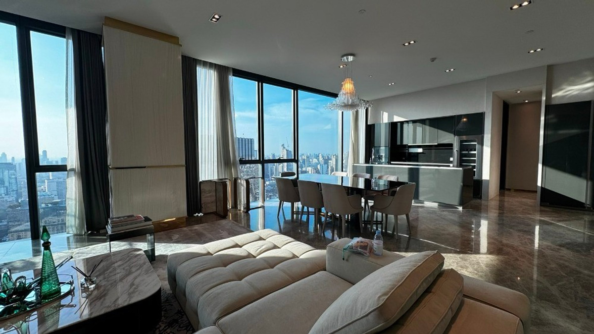 ให้เช่าคอนโดสุขุมวิท อโศก ทองหล่อ :  ♦ Prime Location ♦ ชั้น 40+ | 3 ห้องนอน 4 ห้องน้ำ ขนาด 296.26 ตร.ม. | ใกล้ BTS พร้อมพงษ์ 110 ม., เอ็มควอเทียร์ 260 ม., เอ็มโพเรียม 260 ม.