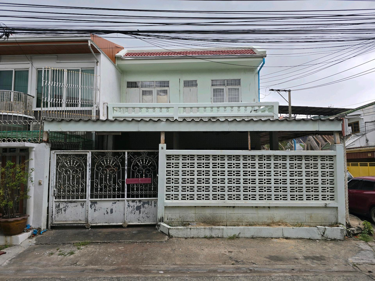 ขายทาวน์โฮมโชคชัย4 ลาดพร้าว71 : ขายด่วน! บ้าน 2 ชั้น “หลังมุม” ลาดพร้าว 51 ใกล้รถไฟฟ้าโชคชัย 4