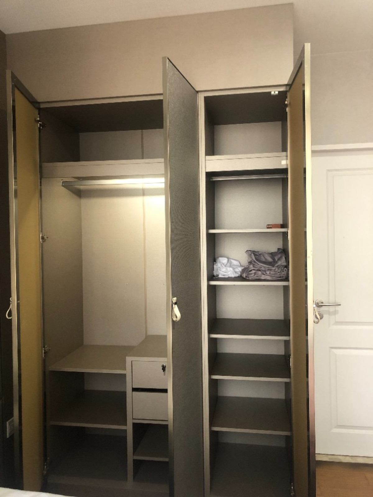 ให้เช่าคอนโดสาทร นราธิวาส : ให้เช่า 🔥 Noble Revo Silom 🔥 เฟอร์นิเจอร์ และ เครื่องใช้ไฟฟ้าครบ ใกล้ BTS สุรศักดิ์