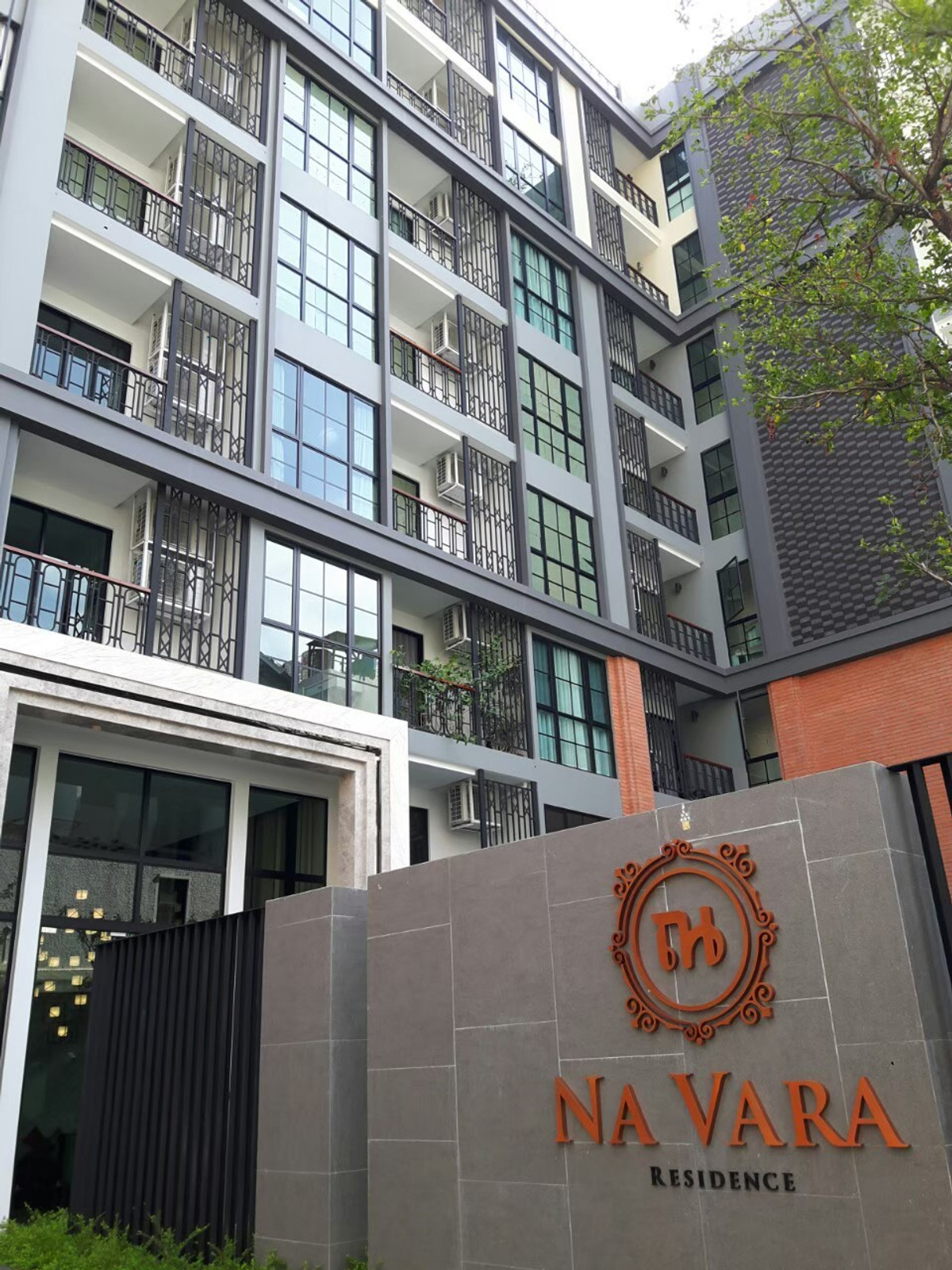 ให้เช่าคอนโดวิทยุ ชิดลม หลังสวน : ให้เช่าหรือขาย ณ วรา เรสซิเดนท์ คอนโด Navara Residence Condo (Freehold) ซอยหลังสวน 1 ชั้น 6 ขนาด 43 ตรม. 1 ห้องนอน    