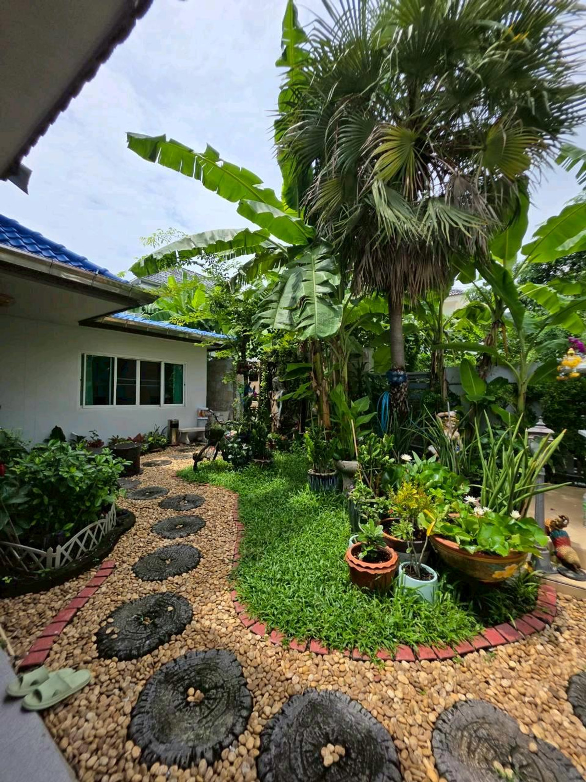 For SaleHouseChokchai 4, Ladprao 71, Ladprao 48, : 🔥 Luxury 2-Storey Detached Home for Sale – Ladprao Prime Location • 4 beds 4 baths 70 sq.wah • Quick access to Ladprao, Ratchadapisek
Contract 📞099 415 2664 