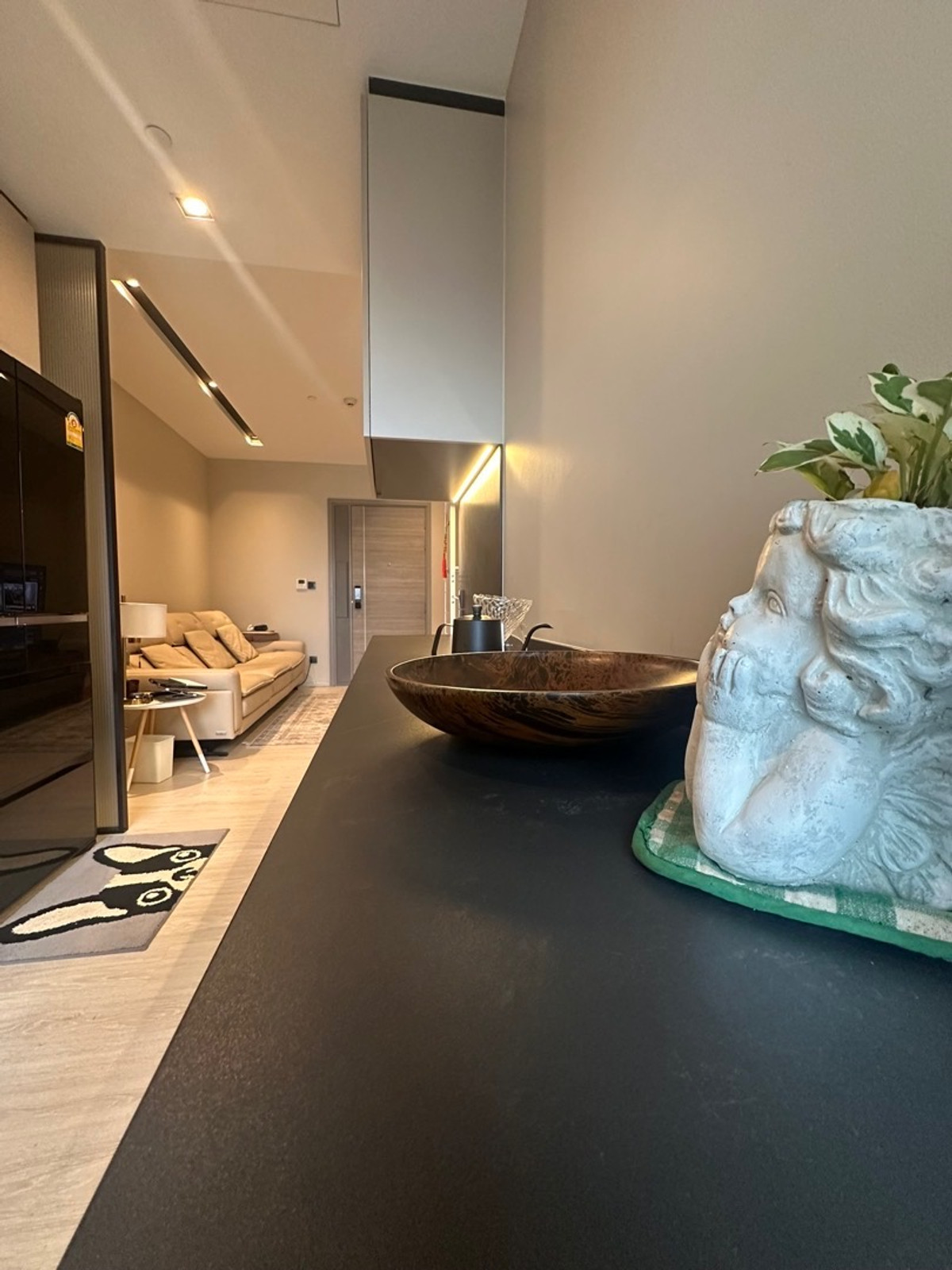 ให้เช่าคอนโดสุขุมวิท อโศก ทองหล่อ : 🏡 Luxury 1 Bedroom Unit For Rent @The Room Sukhumvit 38 ✨