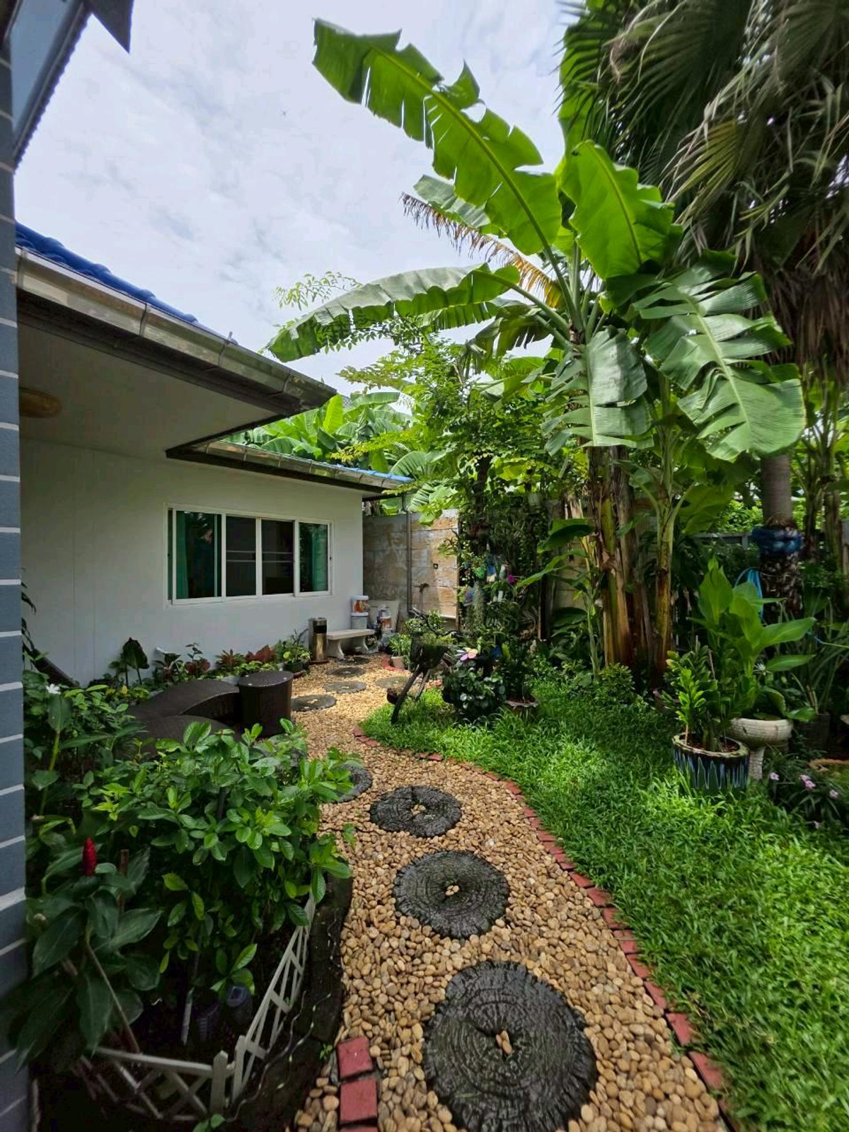 ขายบ้านโชคชัย4 ลาดพร้าว71 : 🔥 ขายด่วนลดถูก! บ้านเดี่ยวหรูพร้อมอยู่ 70ตรว. ลาดพร้าว80 เชื่อม กับถ.รัชดาภิเษก 4ห้องนอน 4ห้องน้ำ สอบถามเพิ่มเติม 📞099 415 2664