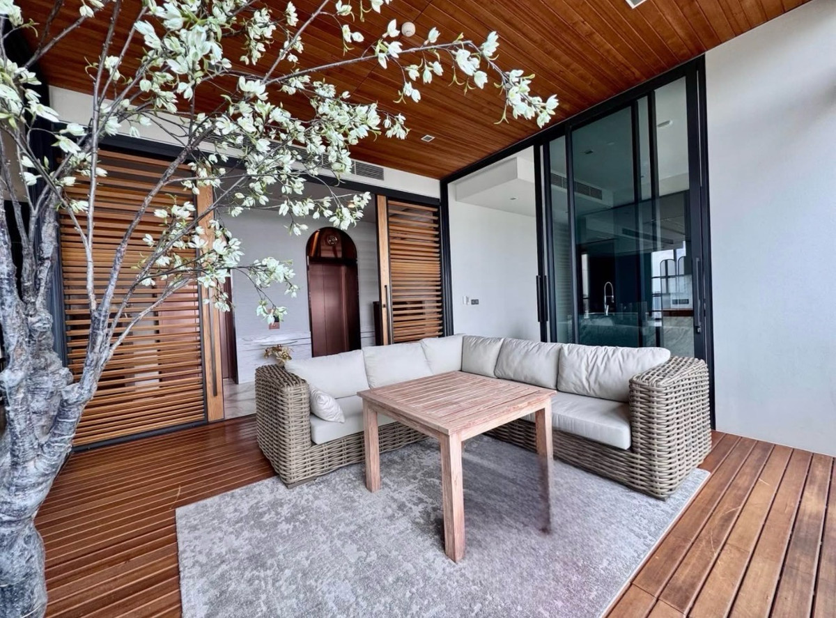 🏙️The Monument Thonglor | Ultra Luxury Penthouse 3Bedroom with Private Lift & Maid Room | 37th Floor | 253 SQ.M. Loading...