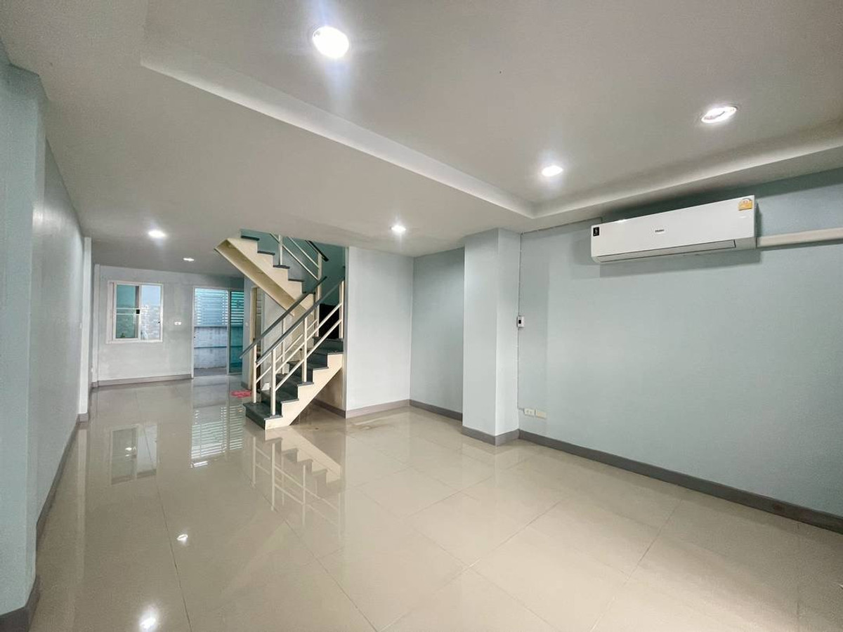 For SaleTownhomeNawamin, Ramindra : The Park @ Fashion, opposite Fashion Island. Townhouse in prime location near the BTS, price only 1.95 million baht‼️