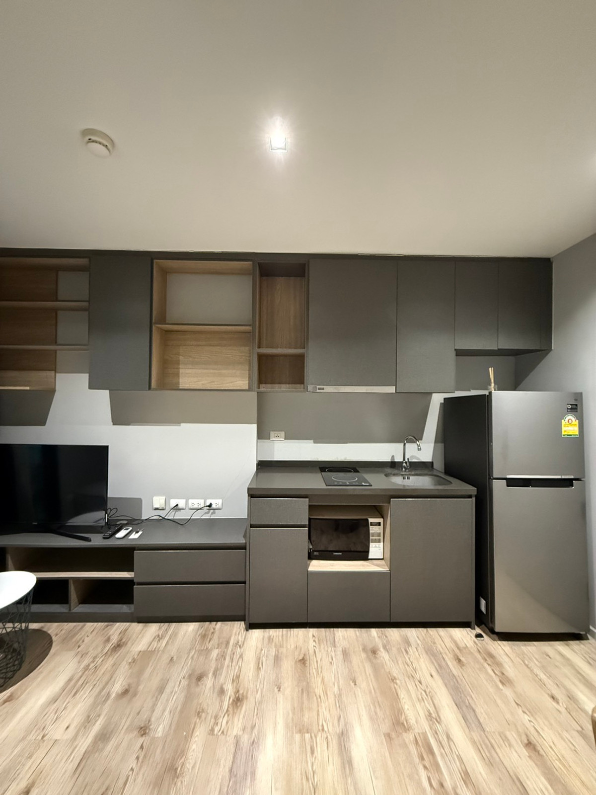 For SaleCondoBangna, Bearing, Lasalle : Condo for sale, Aspen Lasalle, beautiful room, complete with electrical appliances, furniture.