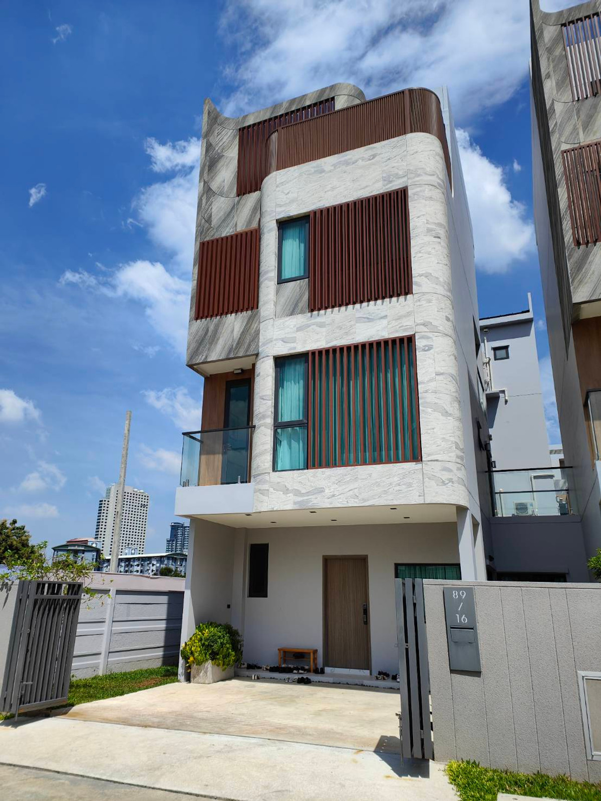 รัชดา ห้วยขวาง : ขายบ้าน 4 ชั้น 89 Residence รัชดา-พระราม 9 เขตห้วยขวาง  กรุงเทพมหานคร	