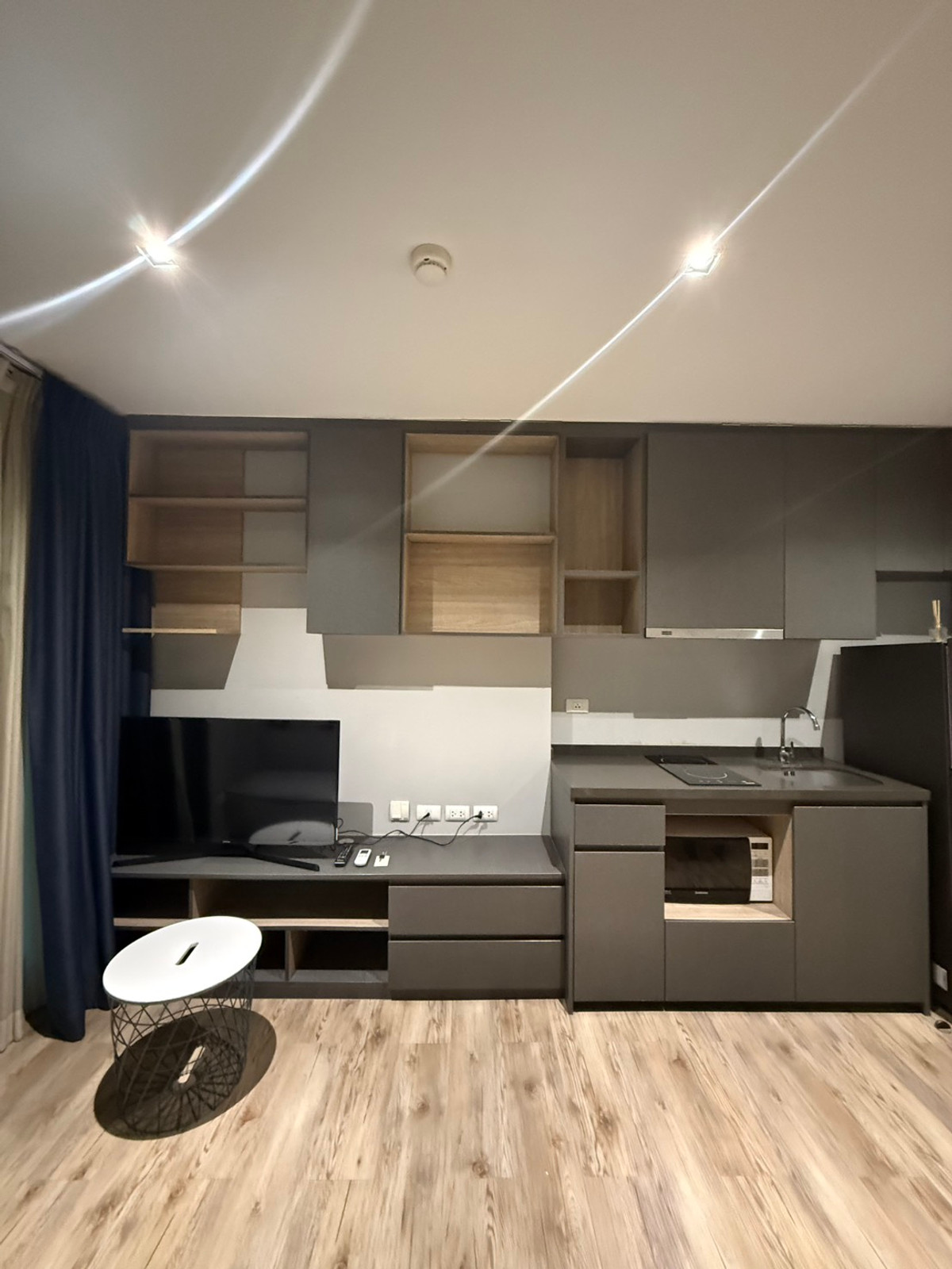 For SaleCondoBangna, Bearing, Lasalle : Condo for sale, Aspen Lasalle, beautiful room, complete with electrical appliances, furniture.