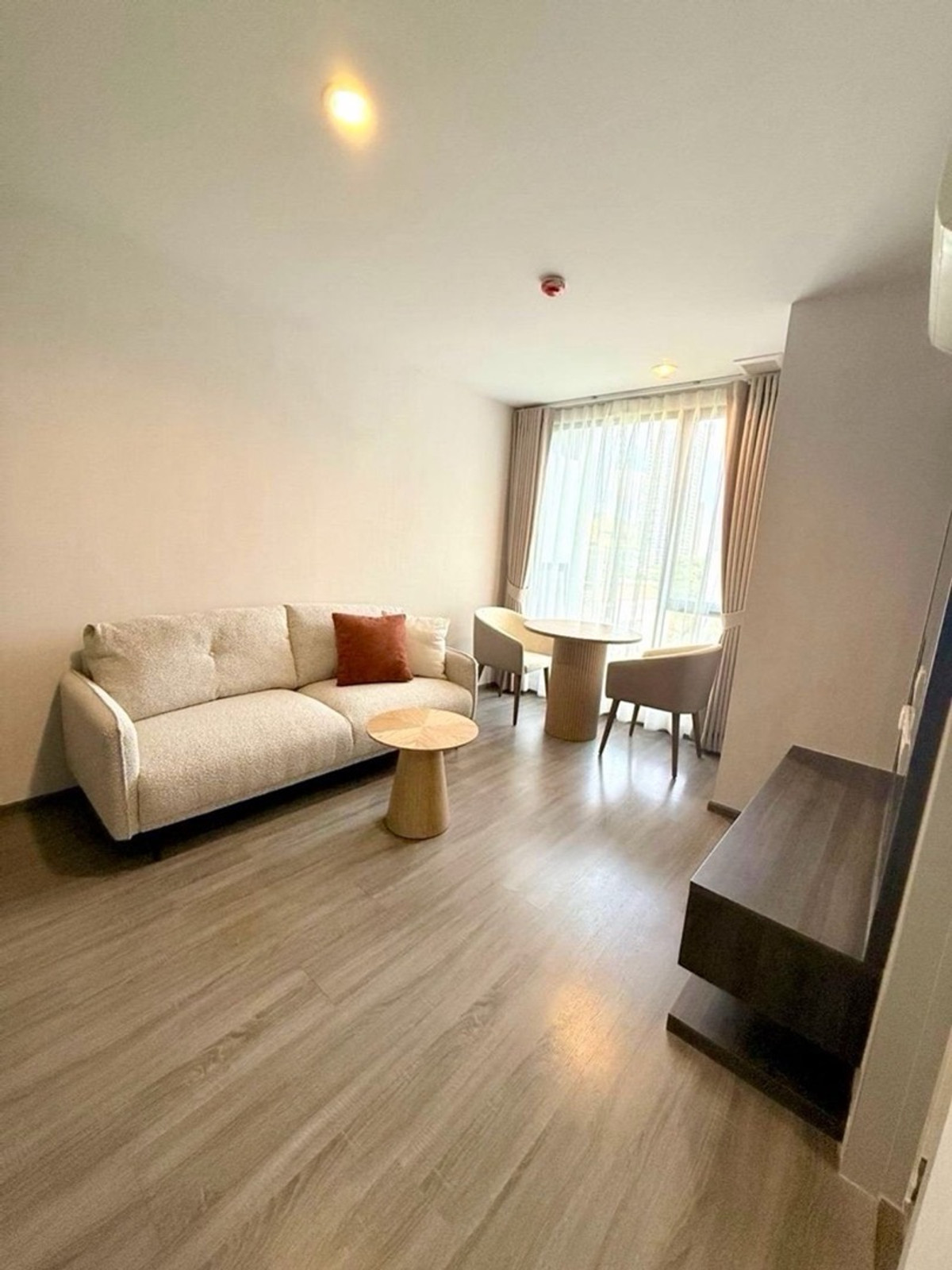 For SaleCondoSukhumvit, Asoke, Thonglor : 💥Building closing promotion, buy directly from the project💥 IDEO Mobi Sukhumvit 40 | 1 bedroom, only 3.99 million, fully decorated with furniture, make an appointment to view, contact 📲 095-9299924 (K. Benz)