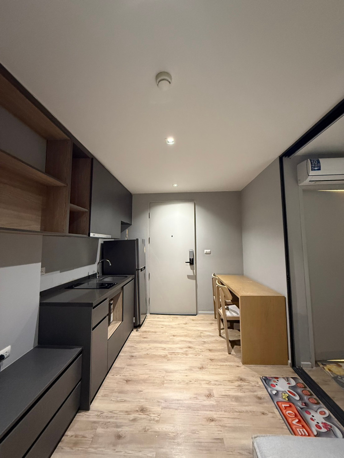 For SaleCondoBangna, Bearing, Lasalle : Condo for sale, Aspen Lasalle, beautiful room, complete with electrical appliances, furniture.