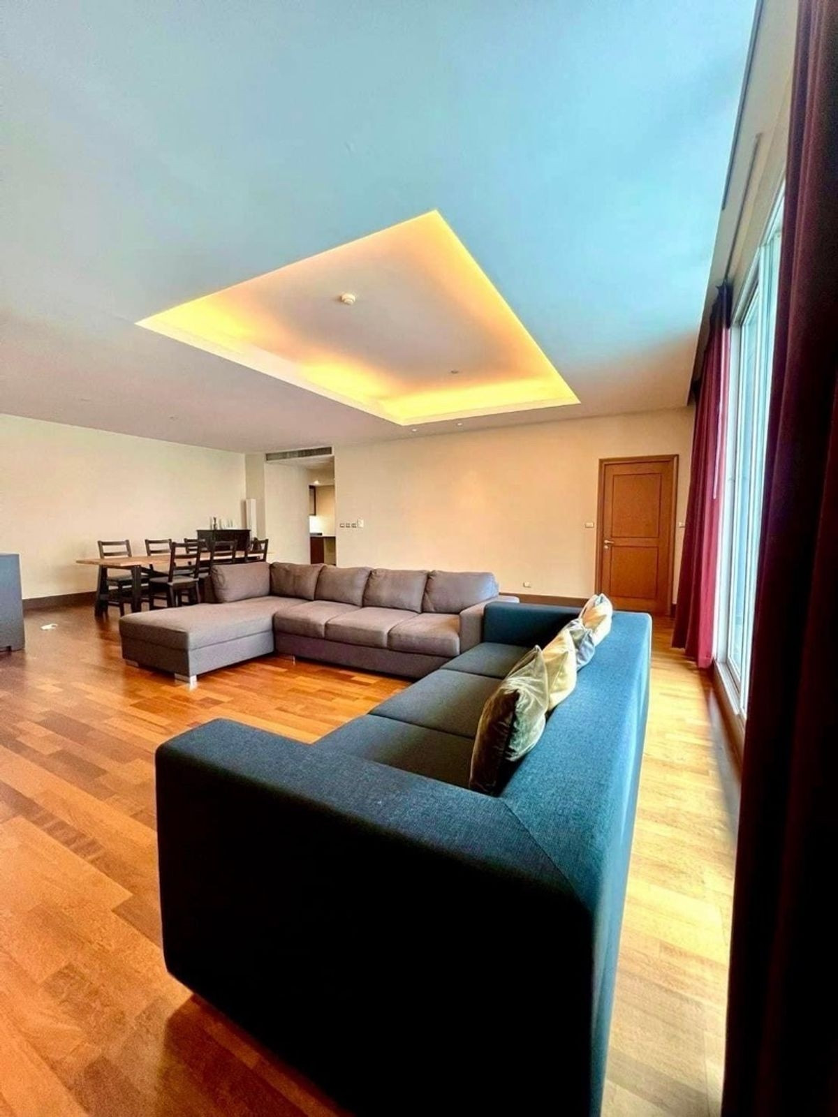 For RentCondoSathorn, Narathiwat : Spacious balcony with city views at Ascott Sathorn