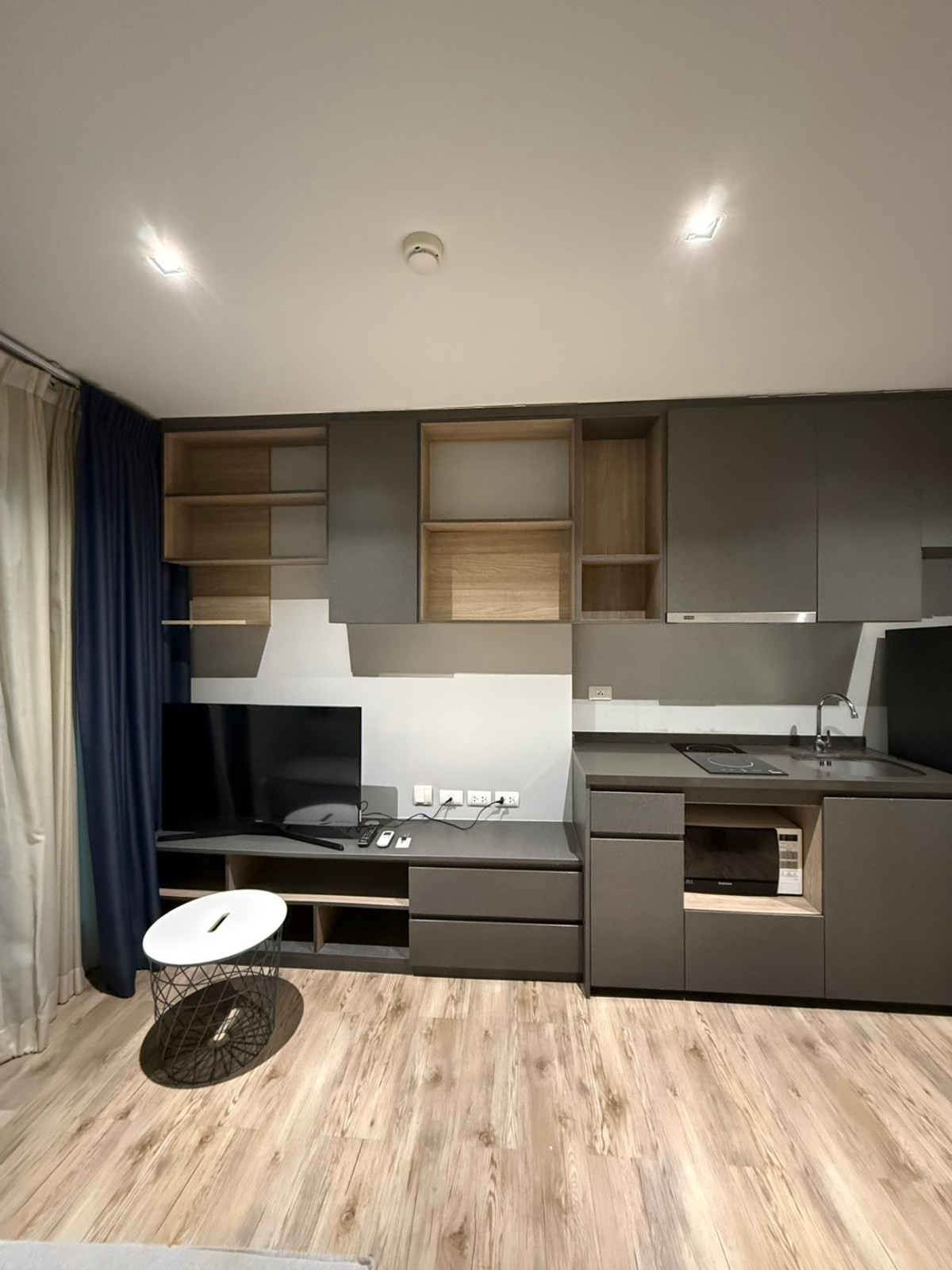 For SaleCondoBangna, Bearing, Lasalle : Condo for sale, Aspen Lasalle, beautiful room, complete with electrical appliances, furniture.