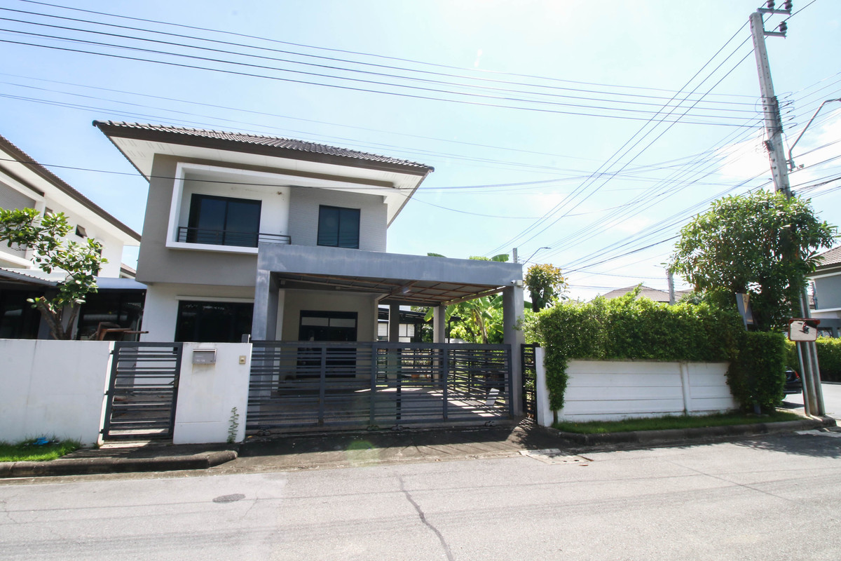 For SaleHouseSamut Prakan,Samrong : Single house for sale, semi-detached house, Areeya Como, Km. 10, Bangna, Bang Phli, corner house, 71.3 and 39.7 sq m, at the beginning of the project, near MEGA.