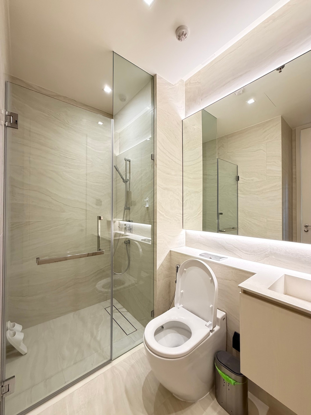 For RentCondoSukhumvit, Asoke, Thonglor : ✨ The Strand Thonglor – Spacious 2BR Luxury Condo, 130K/Month (No Pets Allowed)