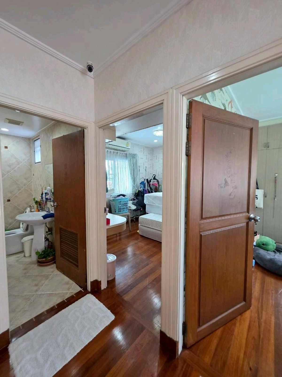 ขายบ้านโชคชัย4 ลาดพร้าว71 : 🔥 ขายด่วนลดถูก! บ้านเดี่ยวหรูพร้อมอยู่ 70ตรว. ลาดพร้าว80 เชื่อม กับถ.รัชดาภิเษก 4ห้องนอน 4ห้องน้ำ สอบถามเพิ่มเติม 📞099 415 2664