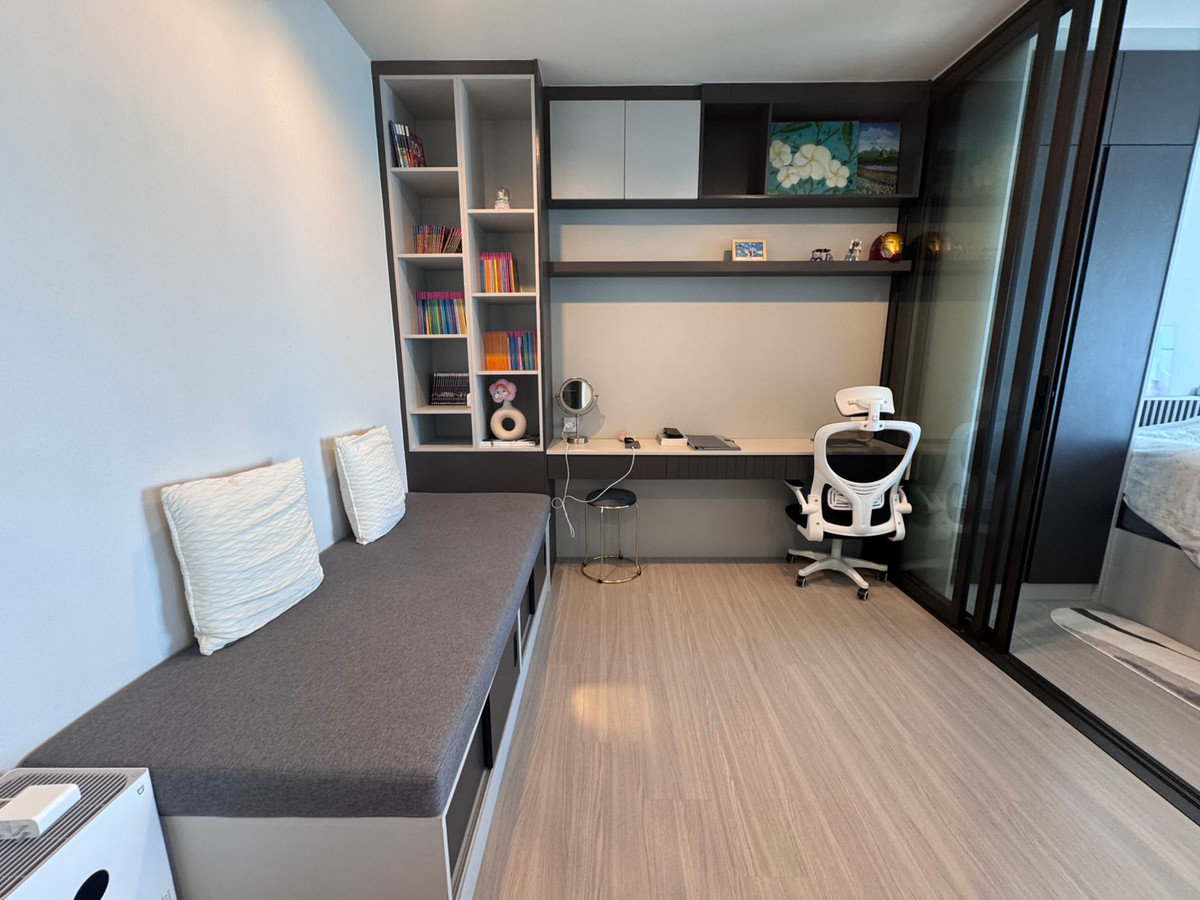 ขายคอนโดท่าพระ ตลาดพลู วุฒากาศ : ขายด่วน Life Sathorn Sierra 1 bedroom + 1 workingroom ห้องสวย วิวโล่ง นัดชมได้ครับ