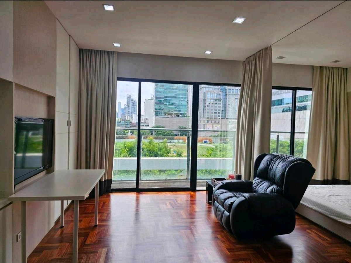 ขายคอนโดวิทยุ ชิดลม หลังสวน : 📍New House Condominium
Rare gems 💎 in Chidlom✨️ area 
only 200 m from BTS Chidlom and Central Chidlom

Very private, only 48 units 🔥 located in Soi Somkid.