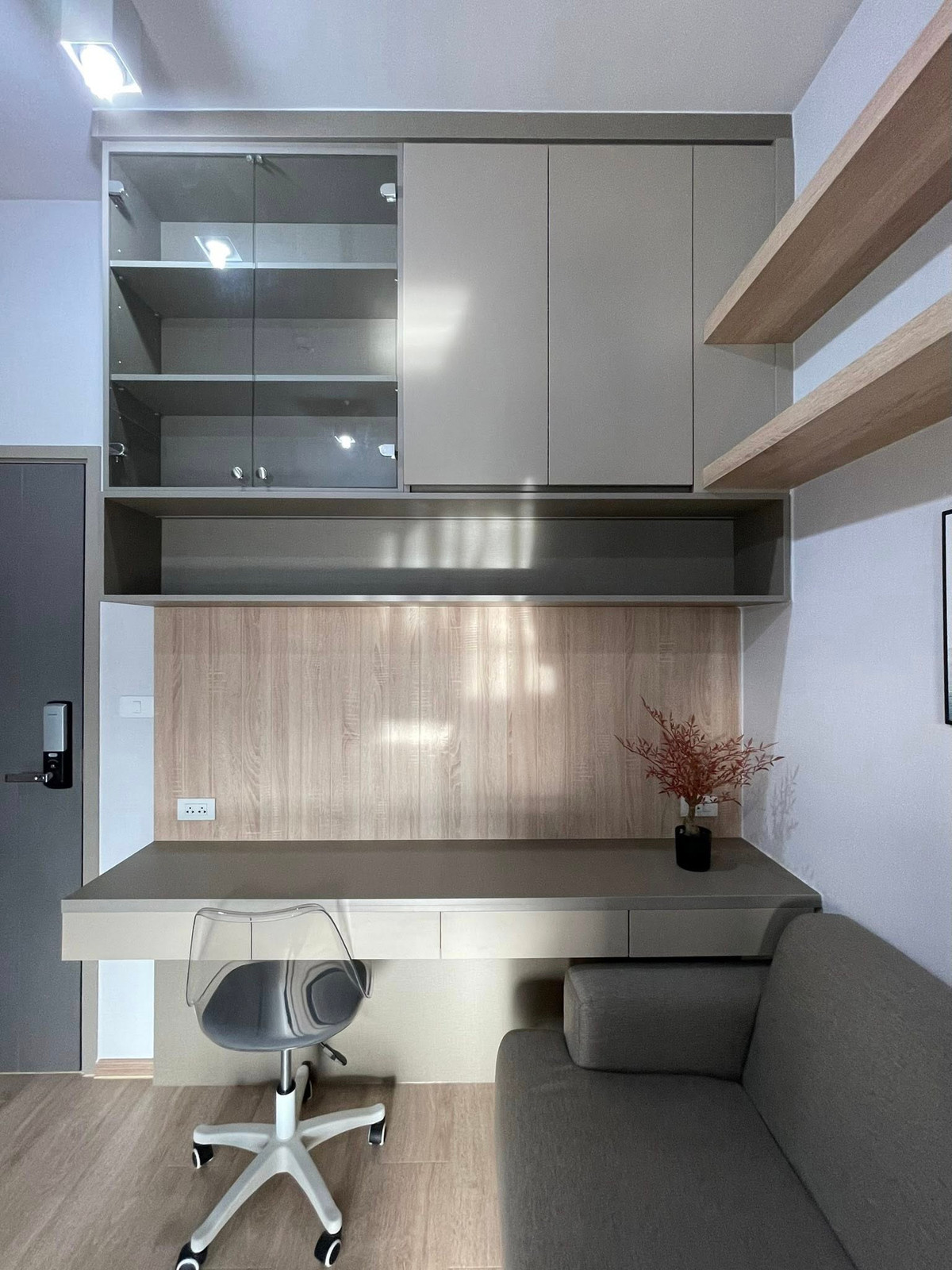 For rent RR1276 Ideo Rama9-Asoke, beautiful room, fully furnished, near MRT Rama 9. Loading...