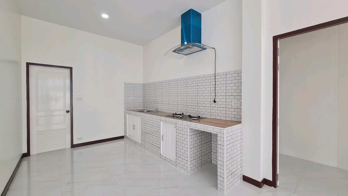 For SaleHouseNawamin, Ramindra : 2-story detached house, Phatthana Siri Village, along Khlong Song 18-20. Renovated and ready to move in. Near Fashion Island Department Store, The Promenade, Big C, Makro, Lotus, Safari World, Hathaimit Market, Minburi Market, convenient travel. Pink Line