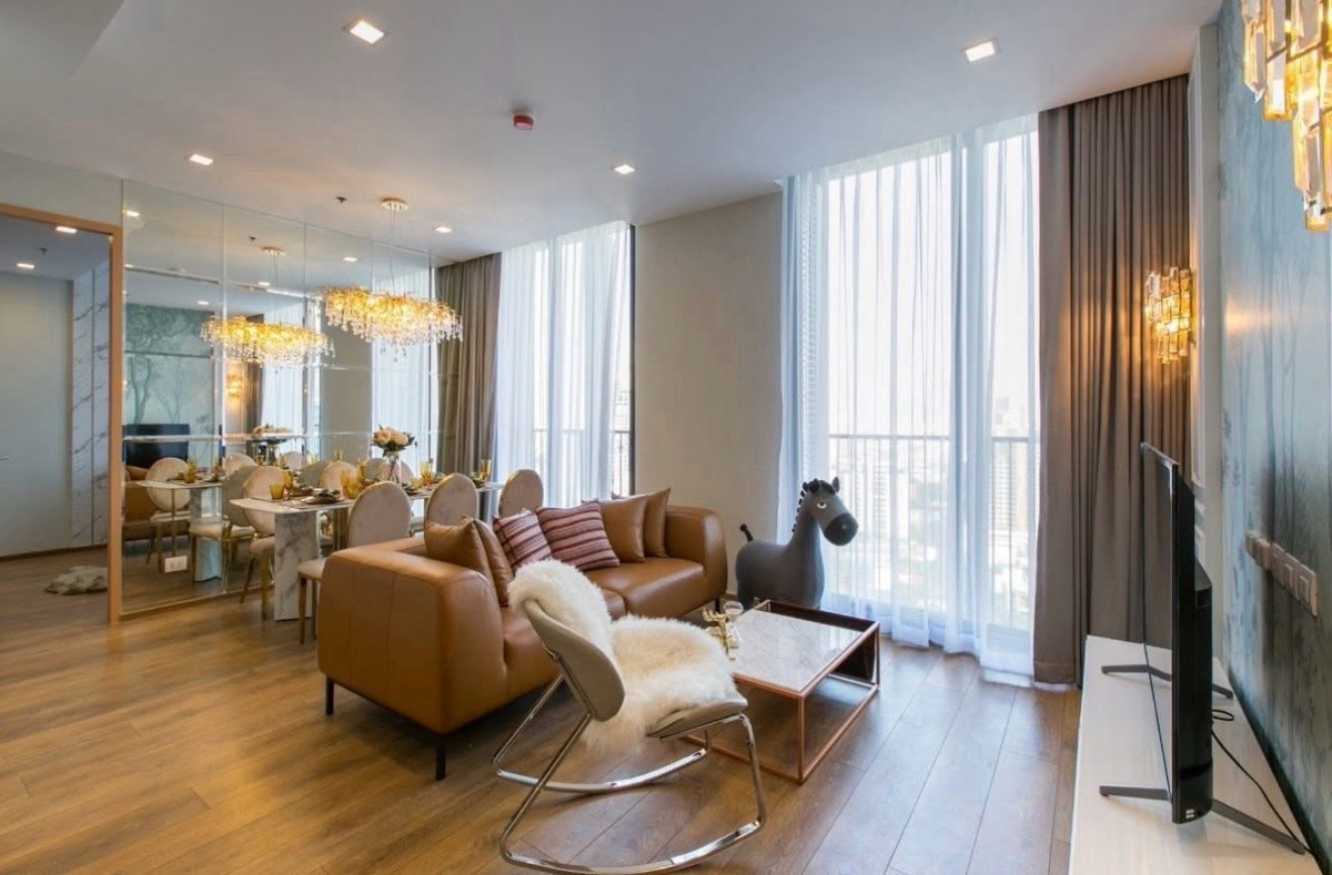 For RentCondoSukhumvit, Asoke, Thonglor : A luxurious 2beds 2baths at Noble BE33. located in Bangkok CBD. only 350 to Em District! Beatiful decoration✨