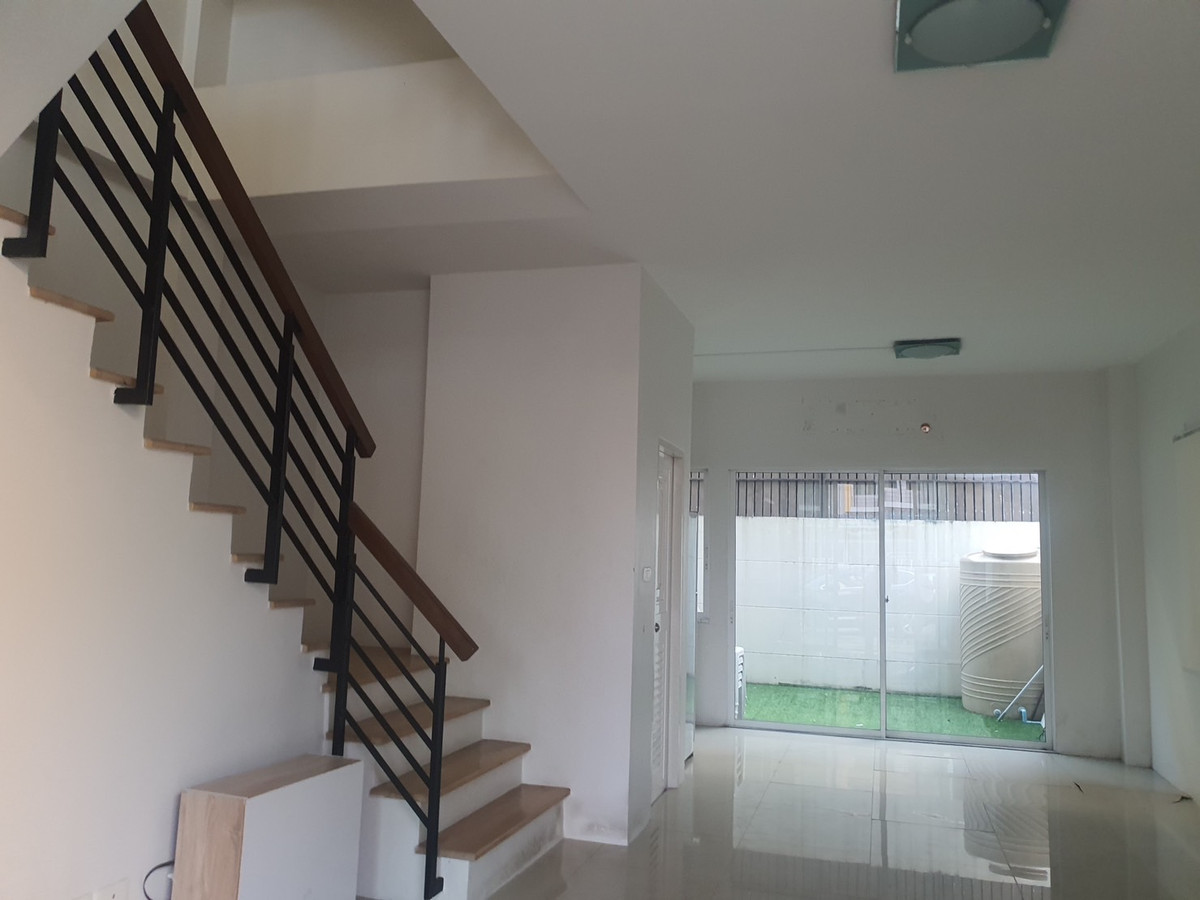 For SaleHome OfficeNawamin, Ramindra : For sale: 3-story home office, RK Park, Ramintra-Minburi. 3 bedrooms, 3 bathrooms, corner unit with garden access, 2-car parking, multiple parking spaces available for visitors. Located in front of the village, on Hathairat Rd