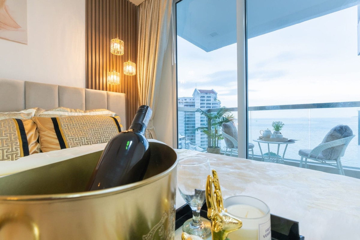 ขายคอนโดพัทยา บางแสน ชลบุรี สัตหีบ : For sale condo The Palm wongamat beach front pattaya Studio type (S03-2153) 