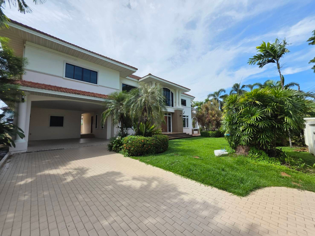 ให้เช่าบ้านพัฒนาการ ศรีนครินทร์ : Panya Village Pattanakarn 30: 4bed 5bath 210sqwah 400sqm. 150,000/mth. Am: 0656199198