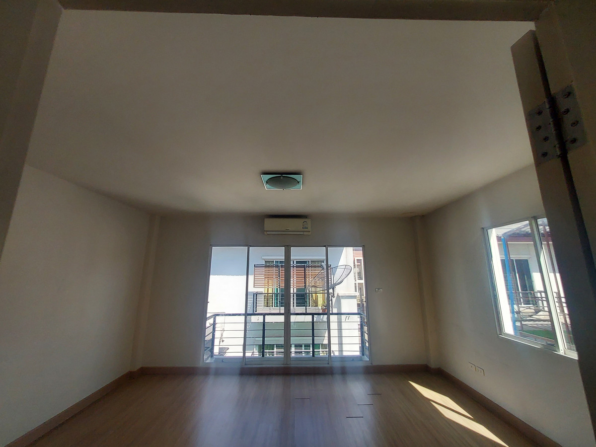 For SaleHome OfficeNawamin, Ramindra : For sale: 3-story home office, RK Park, Ramintra-Minburi. 3 bedrooms, 3 bathrooms, corner unit with garden access, 2-car parking, multiple parking spaces available for visitors. Located in front of the village, on Hathairat Rd