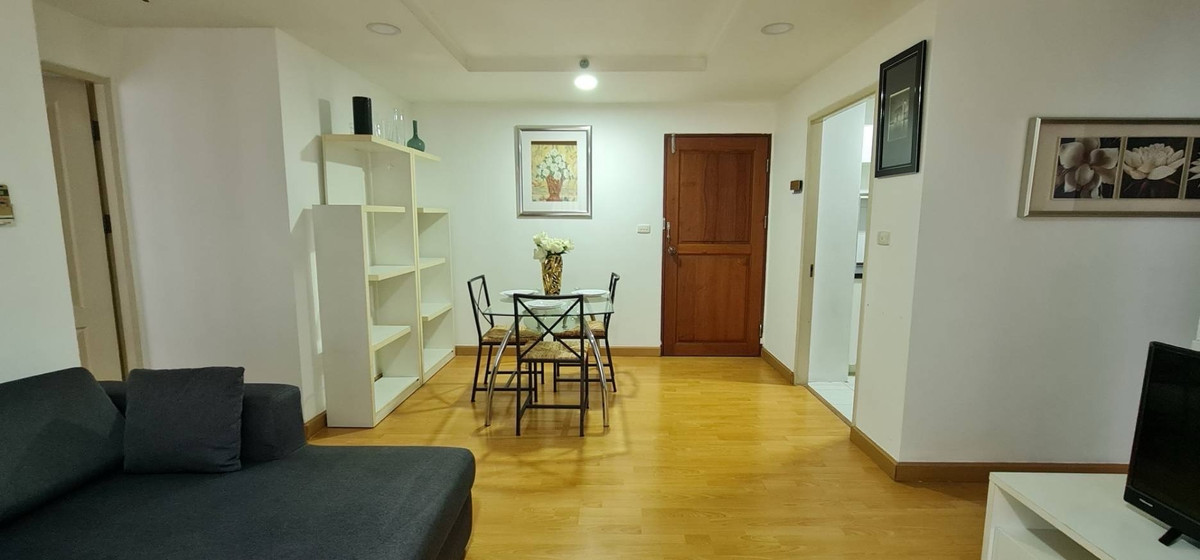 For SaleCondoWongwianyai, Charoennakor : 📢👇Sell with tenant til December 26
 Low-rise condo in the heart of Sathorn, prime location with a great price!Spacious room with full functions, ready to move in.Easy access to multiple routes — Sathorn Road, Silom Road, and Charoen Rat Road.