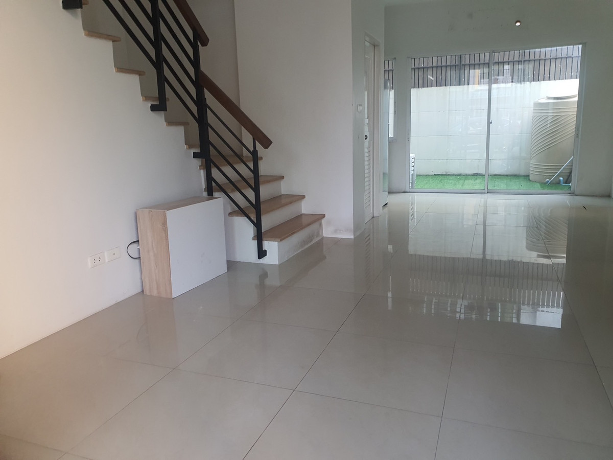 For SaleHome OfficeNawamin, Ramindra : For sale: 3-story home office, RK Park, Ramintra-Minburi. 3 bedrooms, 3 bathrooms, corner unit with garden access, 2-car parking, multiple parking spaces available for visitors. Located in front of the village, on Hathairat Rd