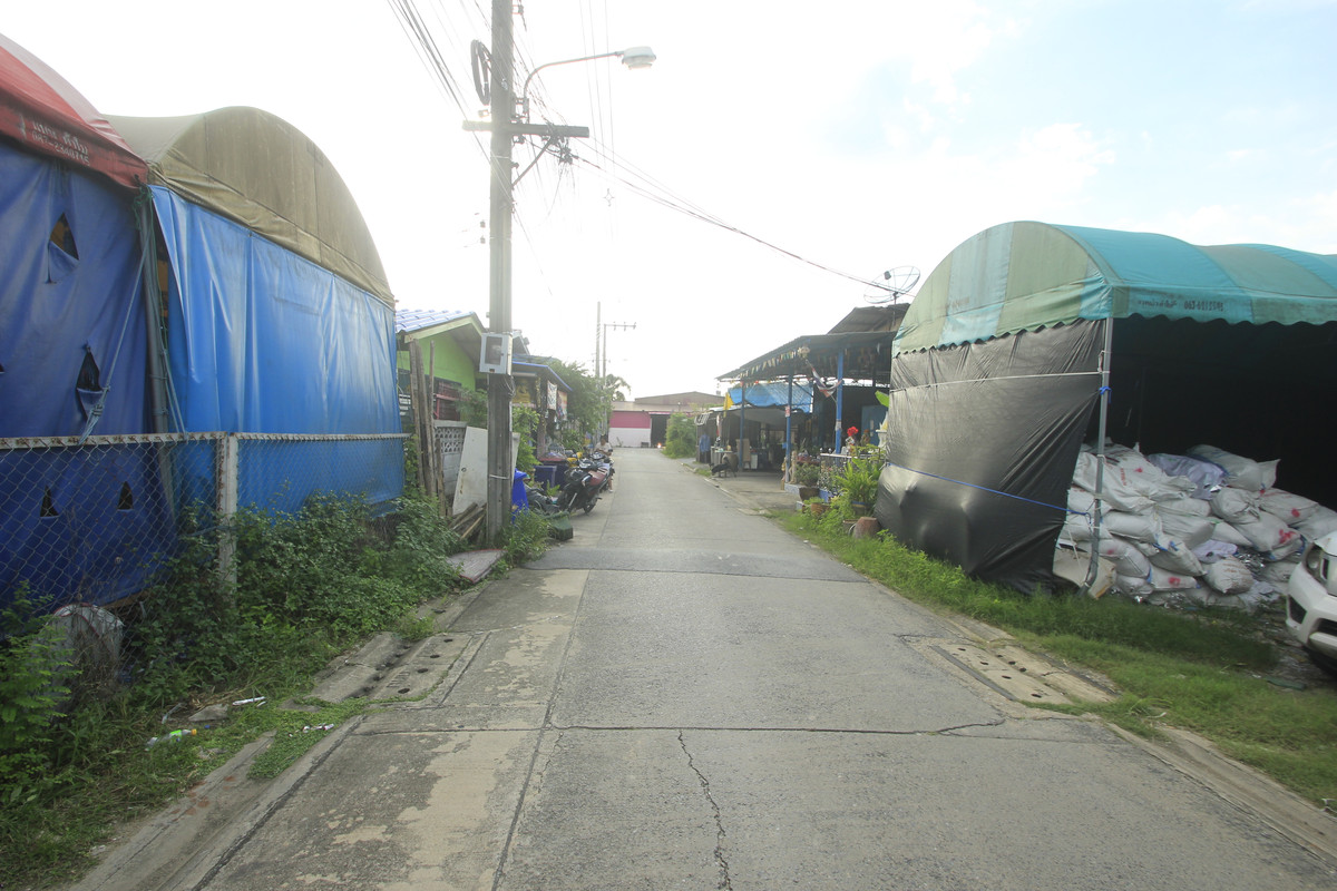 ขายที่ดินบางแค เพชรเกษม : ที่ดินเพชรเกษม69 เลียบคลองภาษีเจริญฝั่งเหนือ สวัสดิการ1แยก5/2  ที่ดิน 285ตารางวา ทำเลดี เหมาะสร้างบ้าน หอพัก โกดังเก็บของ เข้าออกได้หลายทาง ราคาถูก 