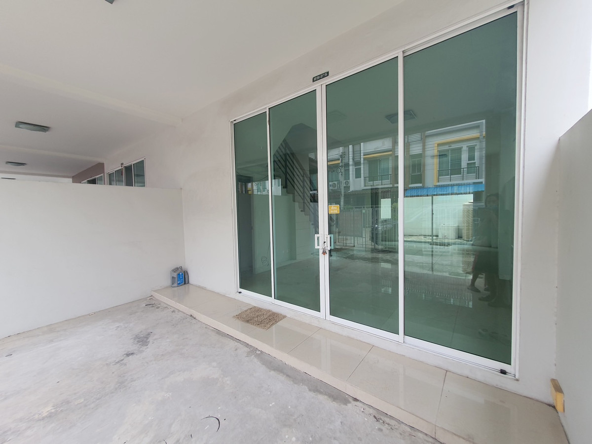 For SaleHome OfficeNawamin, Ramindra : For sale: 3-story home office, RK Park, Ramintra-Minburi. 3 bedrooms, 3 bathrooms, corner unit with garden access, 2-car parking, multiple parking spaces available for visitors. Located in front of the village, on Hathairat Rd