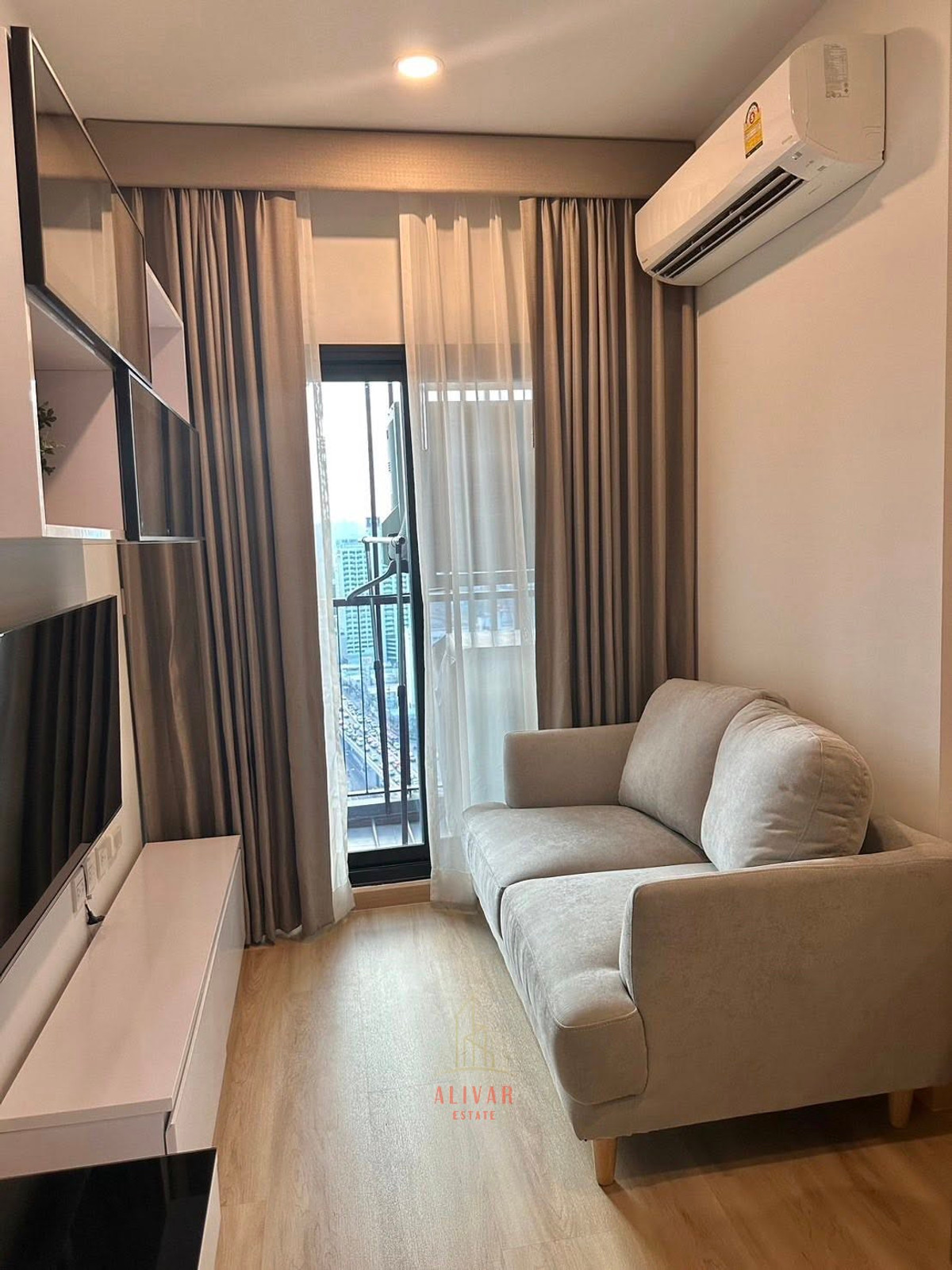 For RentCondoRama9, Petchburi, RCA : RC107225 Condo for rent at THE TREE Sukhumvit 71-Ekkamai, near the Airport Link Ramkhamhaeng and the MRT Orange Line.