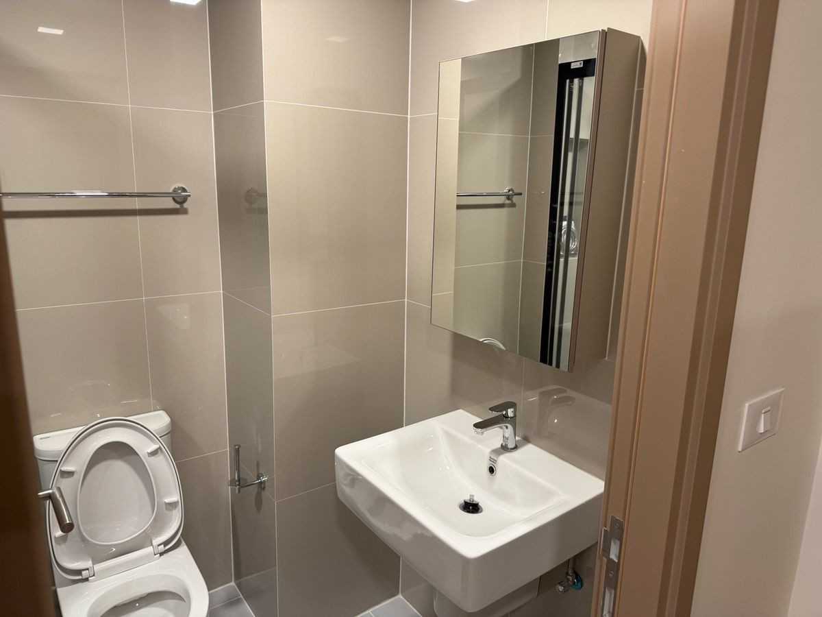 For RentCondoWongwianyai, Charoennakor : For rent 📍 FLO by Sansiri 📍 Fully furnished and equipped, near BTS Khlong San