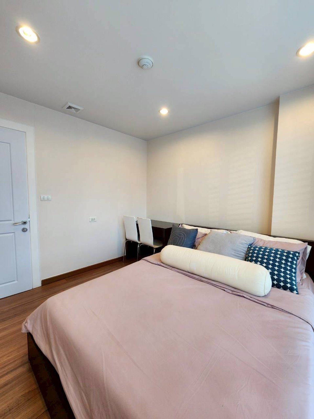 For RentCondoSilom, Saladaeng, Bangrak : For rent!! 2 bedroom condo | The Surawong | Number 159/39, 7th floor, size 53.41 sq m.