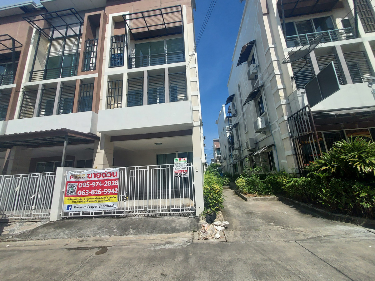 For SaleHome OfficeNawamin, Ramindra : For sale: 3-story home office, RK Park, Ramintra-Minburi. 3 bedrooms, 3 bathrooms, corner unit with garden access, 2-car parking, multiple parking spaces available for visitors. Located in front of the village, on Hathairat Rd