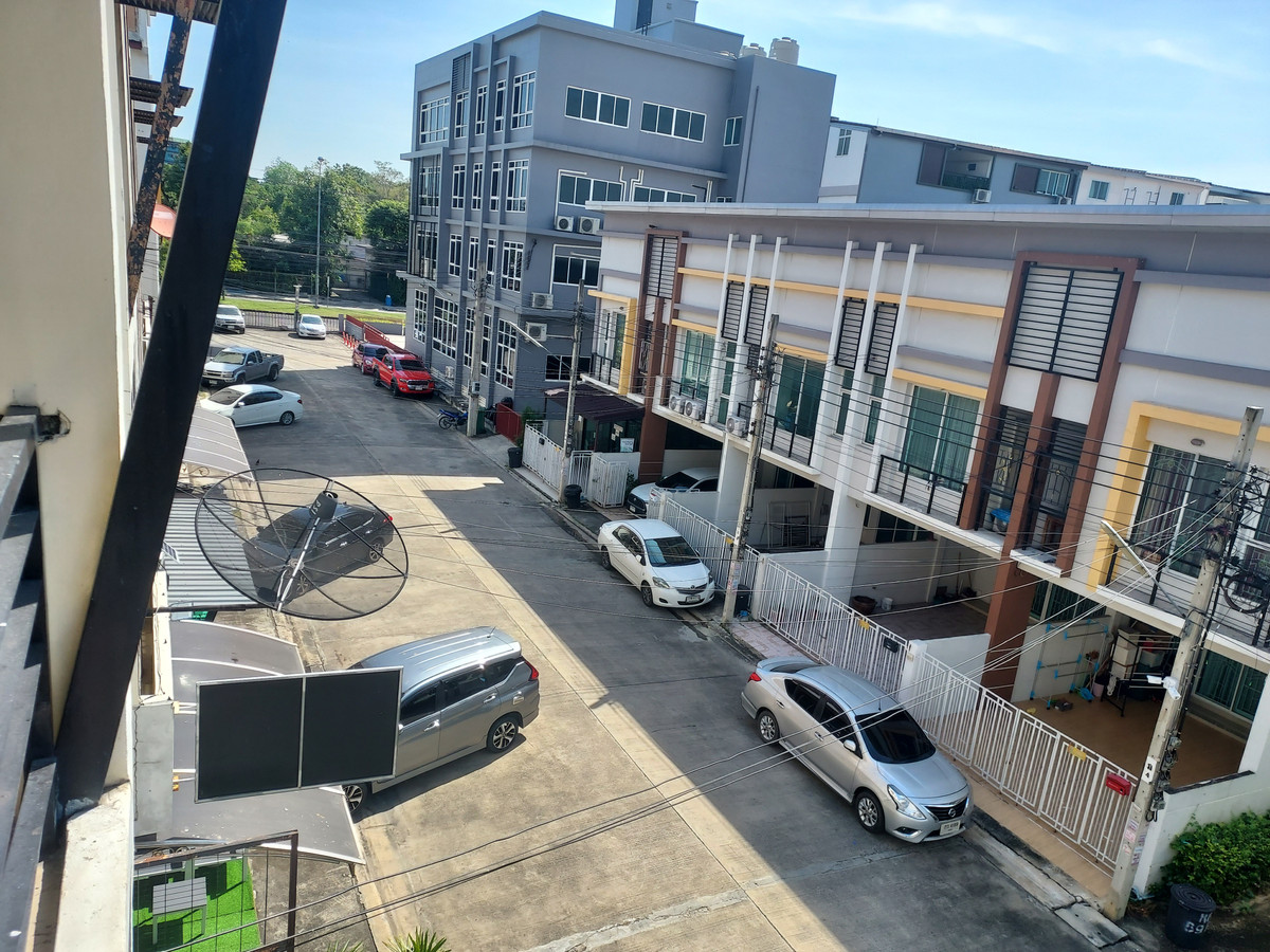 For SaleHome OfficeNawamin, Ramindra : For sale: 3-story home office, RK Park, Ramintra-Minburi. 3 bedrooms, 3 bathrooms, corner unit with garden access, 2-car parking, multiple parking spaces available for visitors. Located in front of the village, on Hathairat Rd