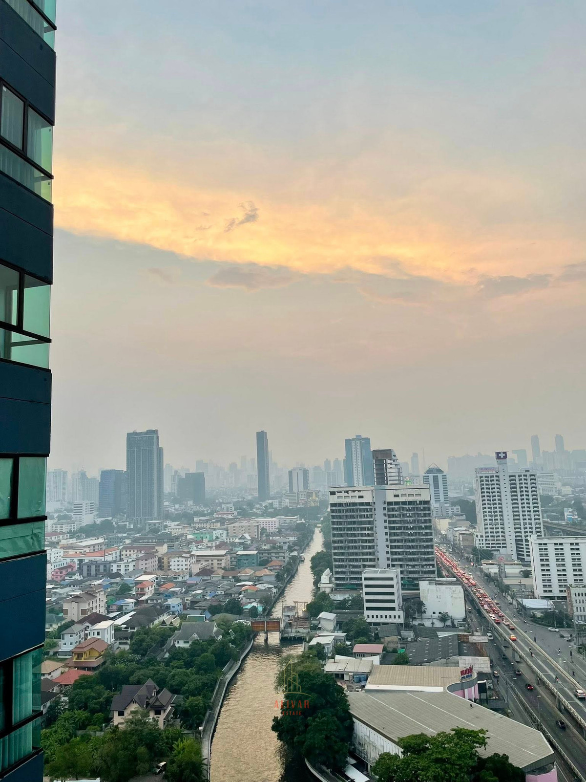 For RentCondoRama9, Petchburi, RCA : RC107225 Condo for rent at THE TREE Sukhumvit 71-Ekkamai, near the Airport Link Ramkhamhaeng and the MRT Orange Line.