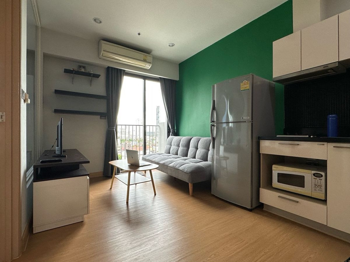 For RentCondoWongwianyai, Charoennakor : Fuse Sathorn Taksin, beautiful room, next to BTS Wongwian Yai, for rent 15,000/month.