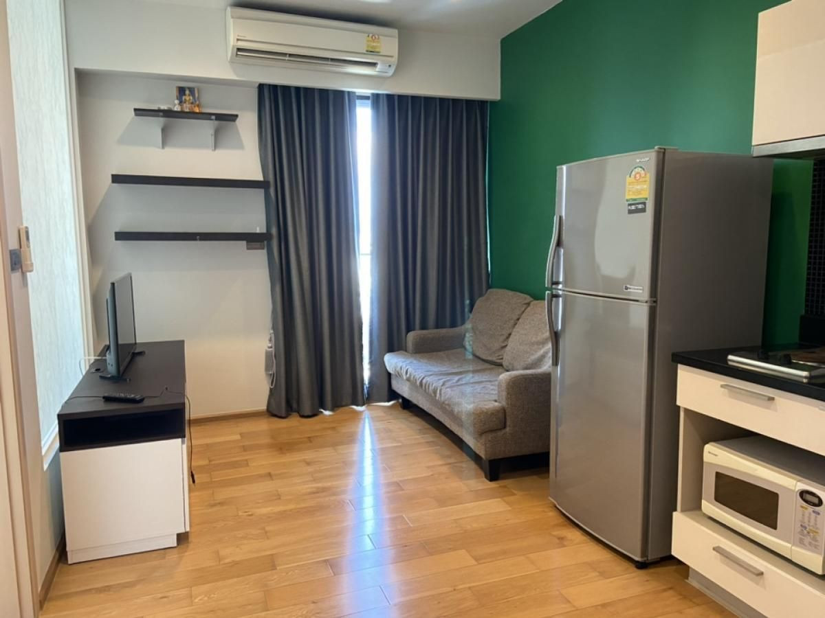 For RentCondoWongwianyai, Charoennakor : Fuse Sathorn Taksin, beautiful room, next to BTS Wongwian Yai, for rent 15,000/month.